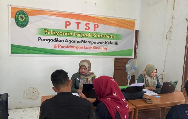 Kegiatan Sidang Keliling Mendekatkan Pelayanan Hukum Bagi Masyarakat Kab. Landak
